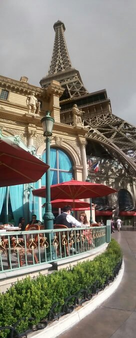 street view of the eiffel tower